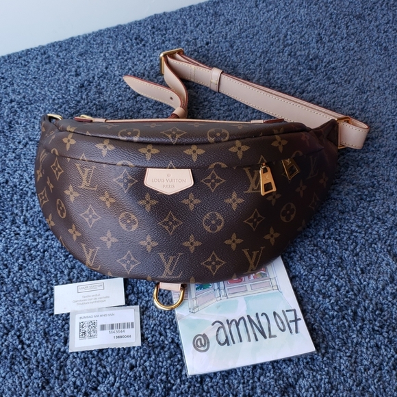 Louis Vuitton Handbags - Louis Vuitton Monogram Bumbag
/ Bum Bag